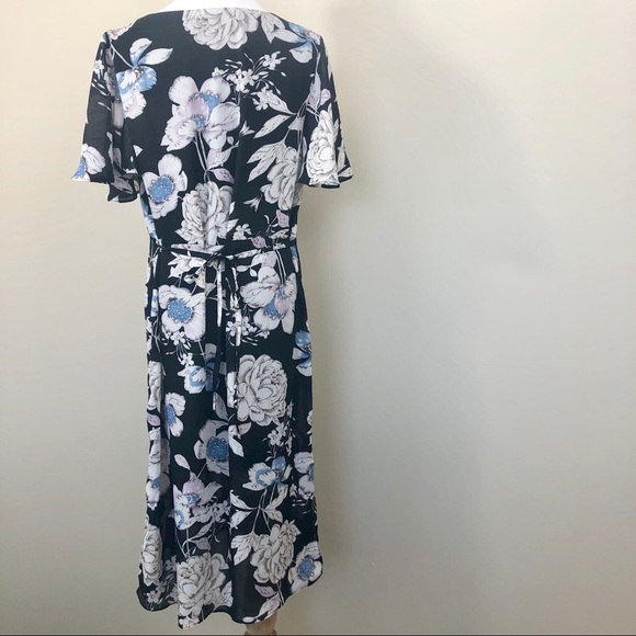 ❌SOLD❌Style London Floral Tie Back Dress - Picture 4 of 8